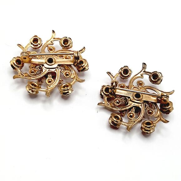 Vintage 1950s Twin Pins, Red Rhinestones, Gold Tone, 1 1/8 Inches - Picture 5 of 7